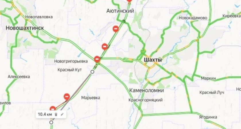 10 километров льда и ям: путь к аэропорту Платов превратился в опасную ловушку для сотен водителей