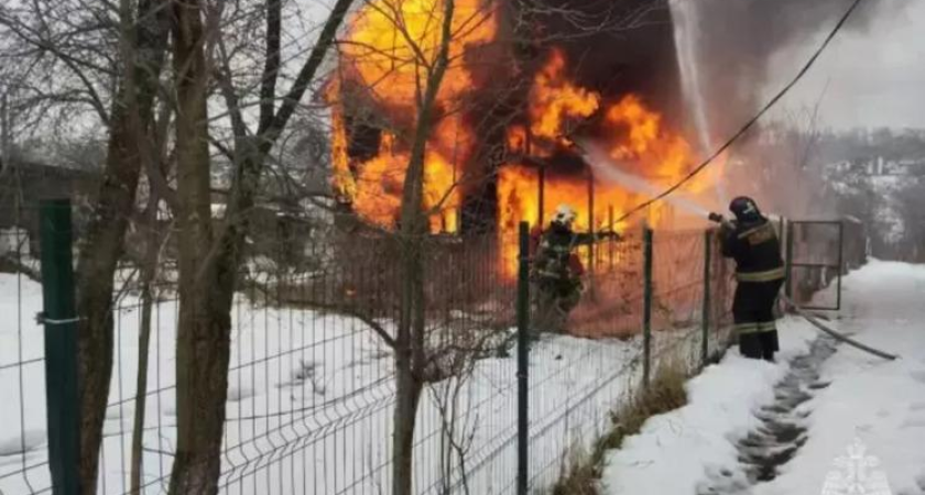 Битва за одну жизнь: 104 спасателя и 26 спецмашин МЧС ликвидировали пять пожаров в Ростовской области