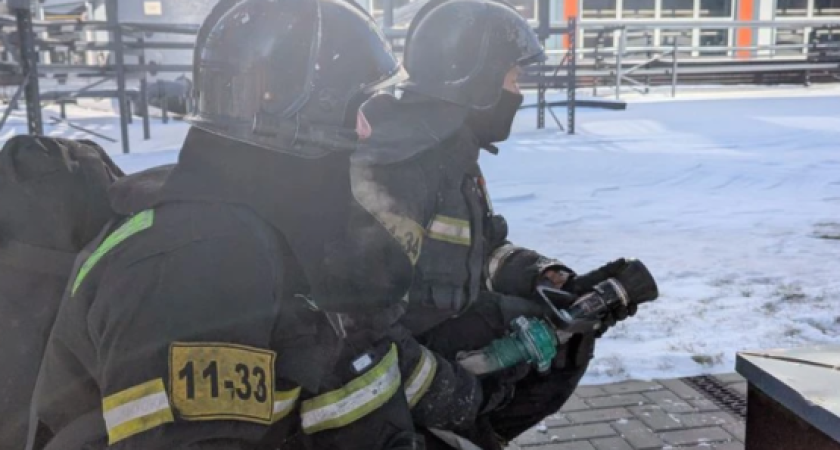 15 пожаров и смерть в Константиновске: огненные сутки на Дону глазами 132 спасателей МЧС