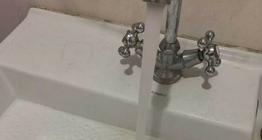 Порыв водовода оставил без воды целый микрорайон Новочеркасска до вечера