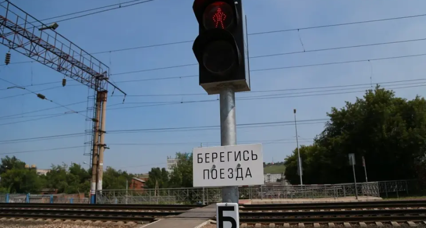 19-летняя девушка выжила под колесами пассажирского поезда в Каменской