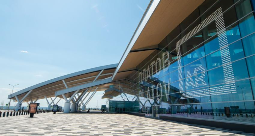 «Балтика» приземлилась в закрытом для всех аэропорту Платов