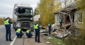 46-летний водитель Renault врезался в здание и погиб на трассе "Константиновск — Тацинская"
