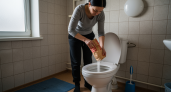 Домашний секрет с щепоткой соли для идеально чистого унитаза заставит сантехников нервно курить в сторонке