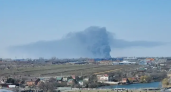 Под Ростовом горят три склада с ГСМ: дым виден по всему городу