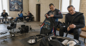 Ветераны СВО из Ростова получили 12 саней и экипировку для следж-хоккея