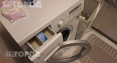 Перестаньте выбрасывать подушки из-за пятен: вот как вернуть им свежесть и объем с помощью одной хитрости