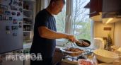 Больше никакой сухой подошвы на тарелке: один копеечный трюк при жарке сделает любые котлеты невероятно сочными