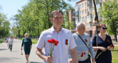 Павел Деревянко возложил цветы на могиле деда-ветерана в Таганроге
