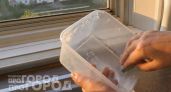 Липкие пятна от наклеек больше не испортят мебель: просто нанесите это аптечное средство на пять минут