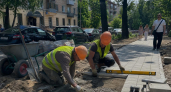 Экскурсовод стыдится водить туристов по тротуару на Семашко