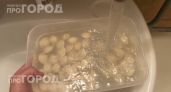 Перестаньте просто кидать пельмени в воду: узнайте зачем опытные хозяйки их промывают перед готовкой