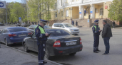 Припарковался у мэрии Ростова — нашли поддельные номера и 30 нарушений