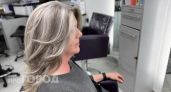 Перестаньте постоянно подкрашивать корни: эта техника окрашивания визуально скрывает седину на полгода