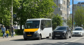 Маршрутка с пассажирами врезалась в два авто на улице Пойменной в Ростове