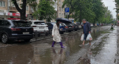 Ростов затопило: машина застряла в яме, штормовое предупреждение до 1 июня