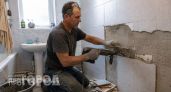 Больше не тратьтесь на укладку плитки в ванной: этот бюджетный материал крепится за день и служит десятилетиями