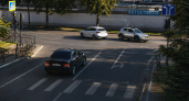 В Ростове легковушка перевернулась после попытки проскочить на красный