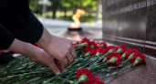 Юрий Слюсарь возложил цветы к «Кумженской роще» в преддверии Дня памяти