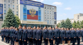 Замглавы МВД вручил дипломы 75 выпускникам юридического института в Ростове