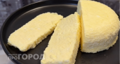 Магазинный сыр больше не нужен: готовлю полкило нежного продукта из дешевого молока за копейки без закваски