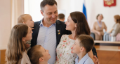 Губернатор Ростовской области вручил госнаграды десяти многодетным семьям
