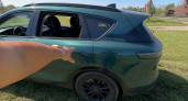 В Ростове после критики застройщика повредили автомобиль автора видеообзора