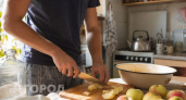 Никаких лишних хлопот на кухне: эта шарлотка из трех продуктов всегда выходит пышной и съедается моментально