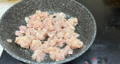Хватит совершать эту ошибку на кухне: почему мытье привычных продуктов лишь разносит опасные бактерии