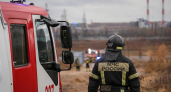 На выезде из Ростова загорелся мусор, над городом заметили густой дым
