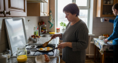Забудьте про масло и сало для жарки яиц: этот простой продукт сделает ваш завтрак в разы вкуснее и нежнее