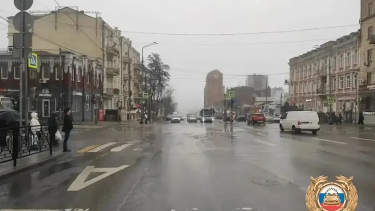 Грузовик сбил 18-летнюю девушку на зеленый свет в центре Ростова