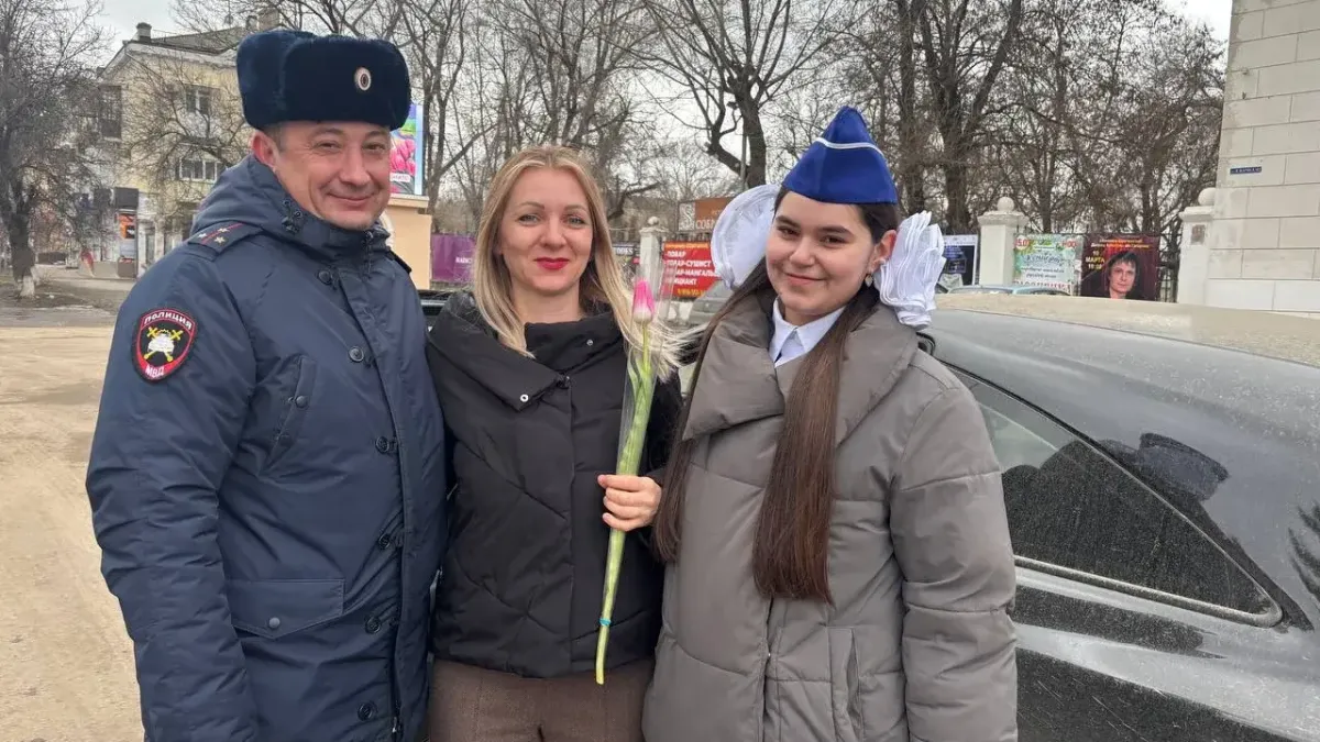 ГАИ массово останавливает женщин в Ростовской области для «Цветов автоледи»