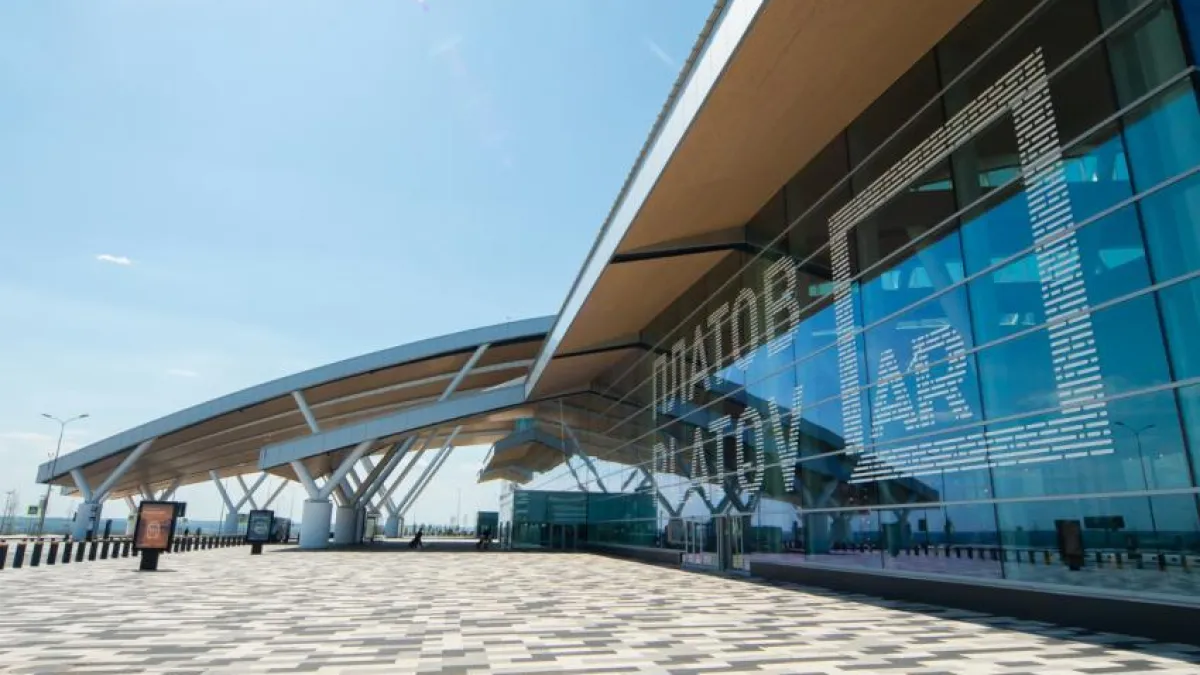 «Балтика» приземлилась в закрытом для всех аэропорту Платов