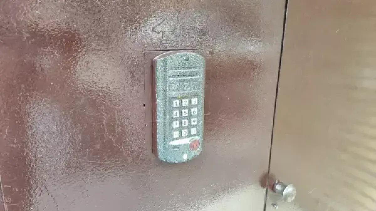 Ростовчане обзванивают соседей, чтобы попасть в собственный дом