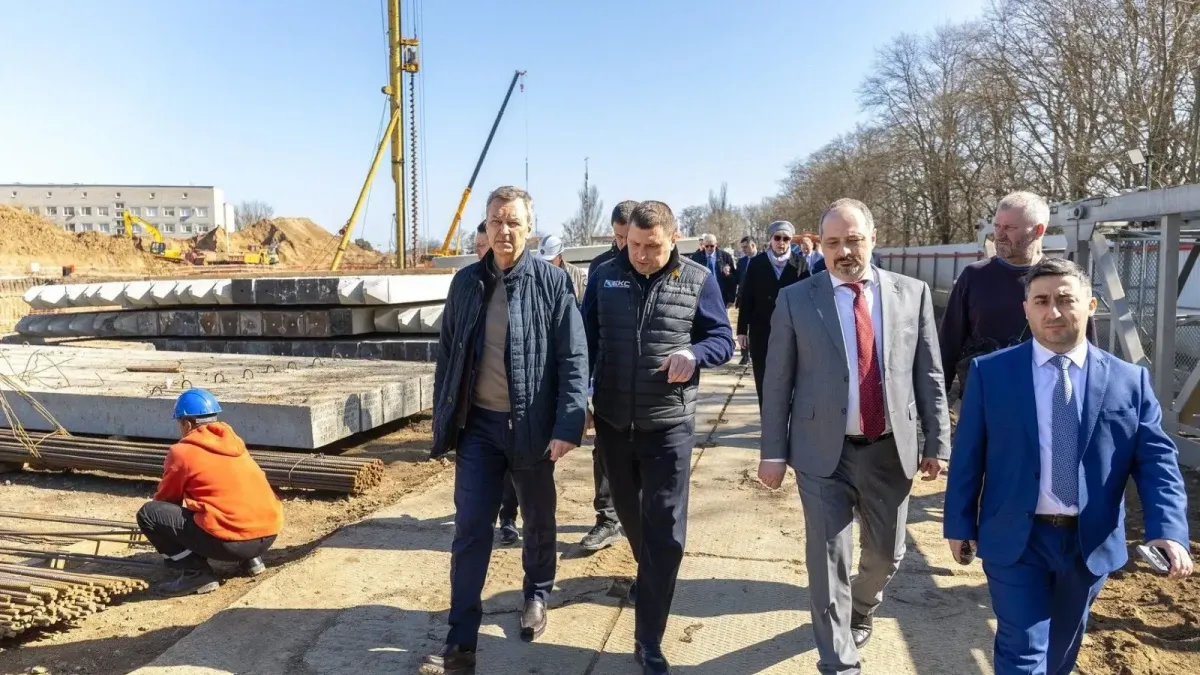 Больница в Таганроге готова на 90%: Яцкин проверил ход строительства