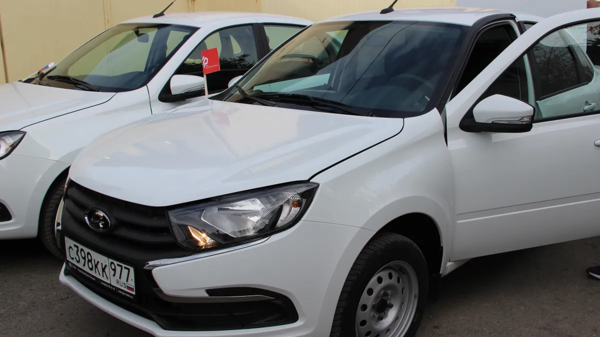 СФР выдал дончанам автомобили на 7 лет с компенсацией топлива