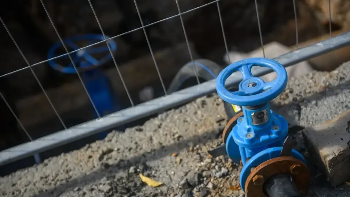 Девять домов на Еременко остались без воды из-за порыва