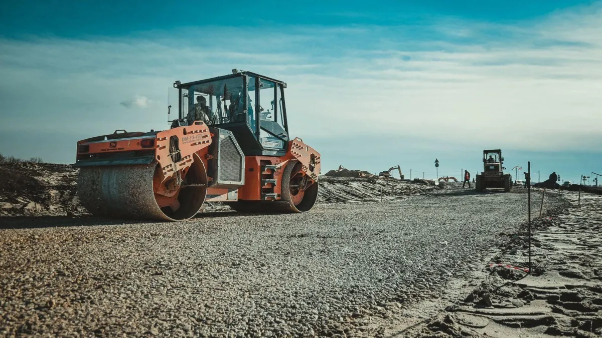 197 миллионов на проспект Космонавтов: ремонт растянут до 2026 года