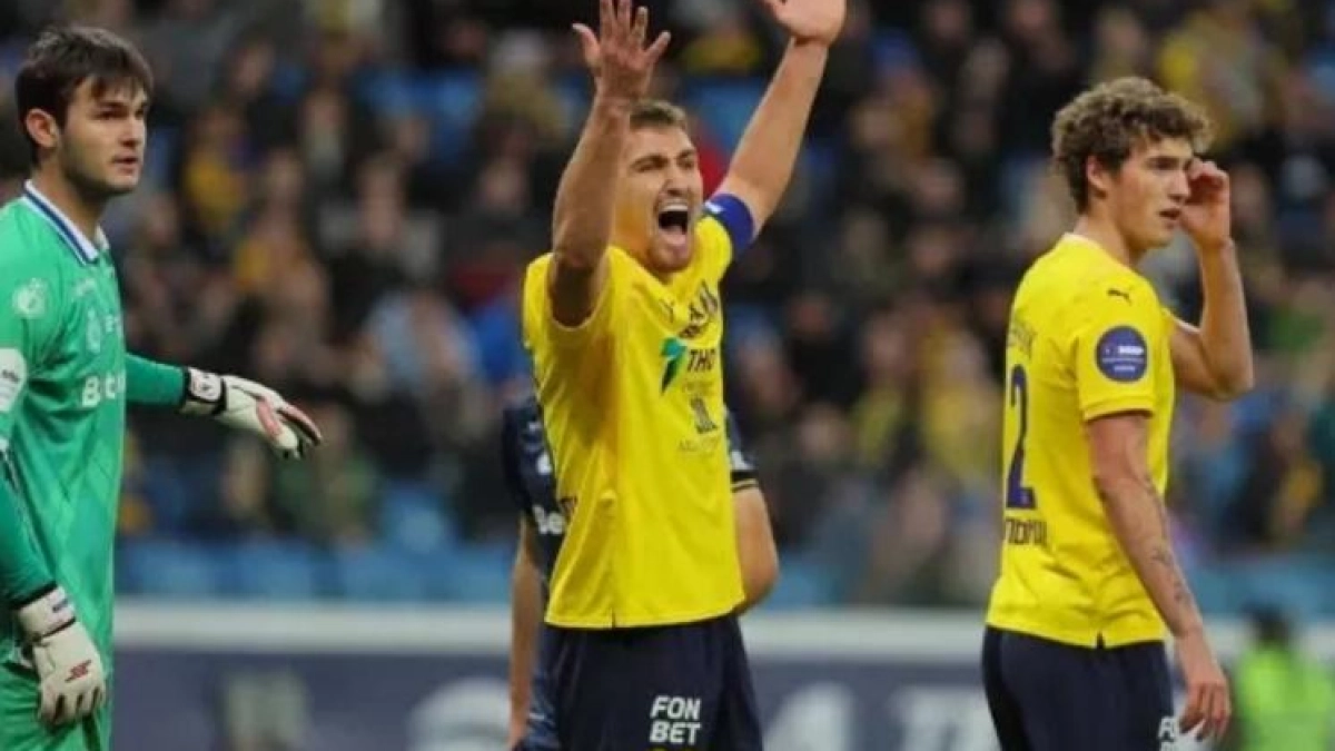 «Ростов» оштрафован на 10 тысяч рублей за брань фанатов на матче