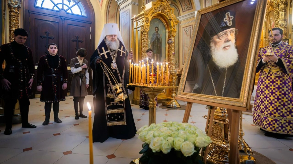 Митрополит Меркурий провёл панихиду по Патриарху Илие II в Ростове