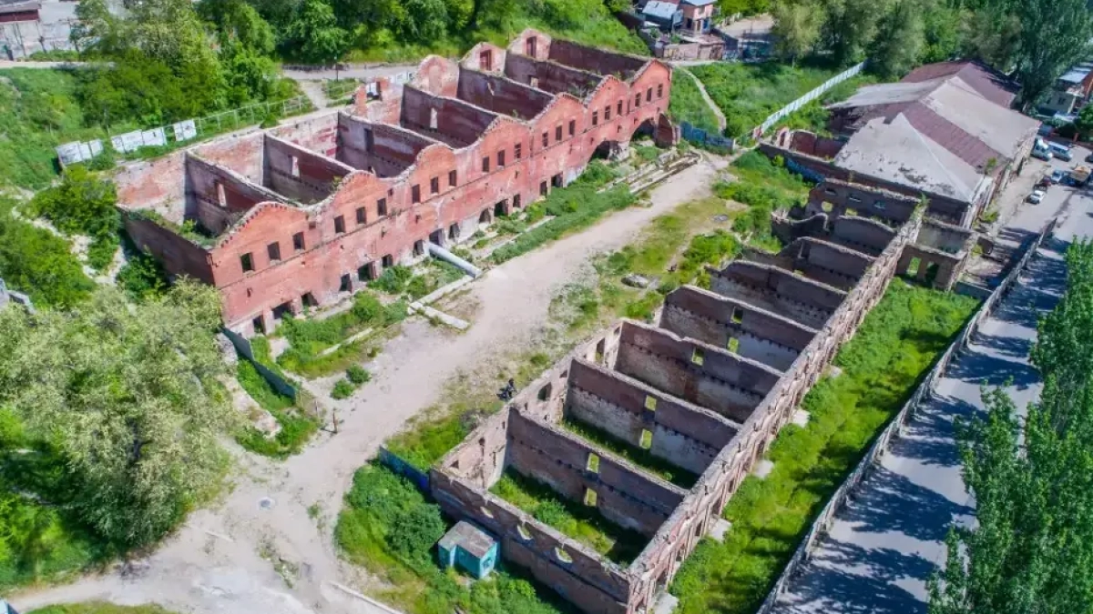 Губернатор отверг «свечки» у Парамоновских складов и предложил каскадную застройку