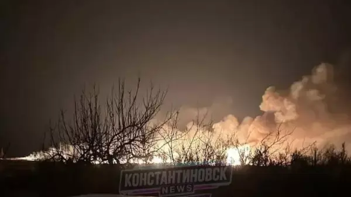 Восемь пожарных три часа тушили сухостой в Ростовской области