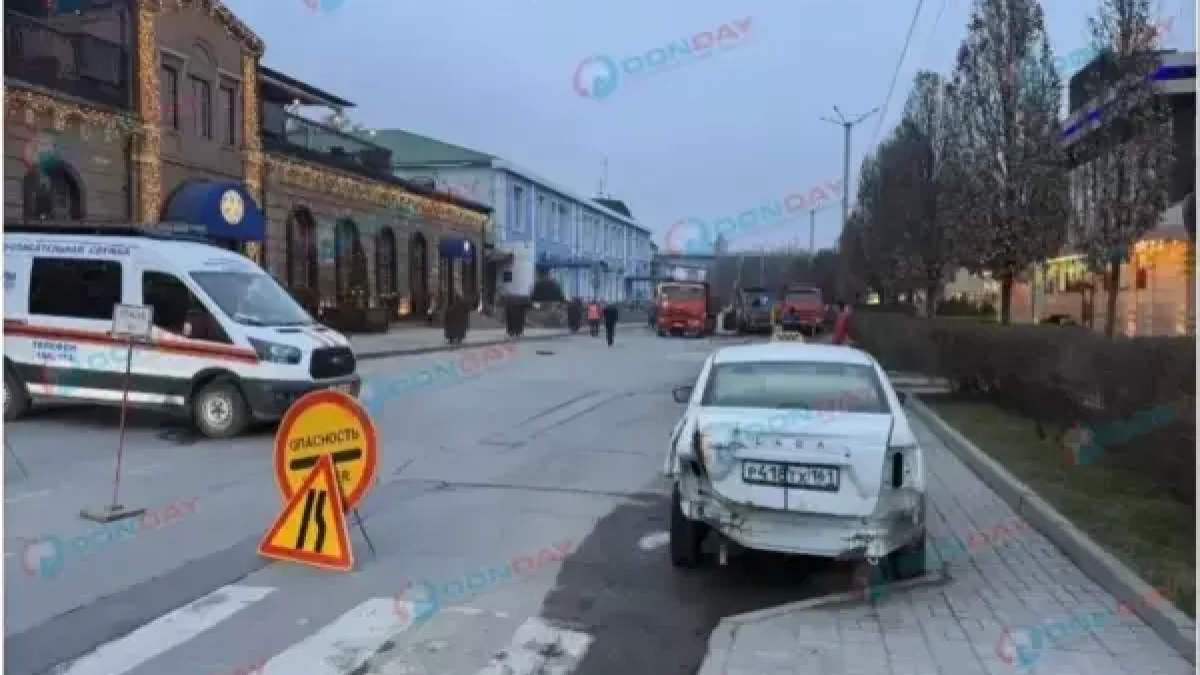 Центр Ростова встал в пробках из-за перекрытия набережной — работают газовщики и спасатели