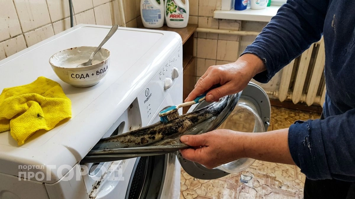 Один состав убирает чёрную грязь с манжеты стиралки так, что резинка светлеет на глазах