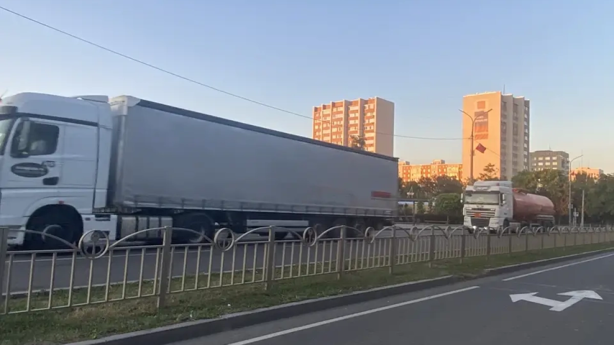 В жару большегрузы в Ростовской области смогут ездить только ночью