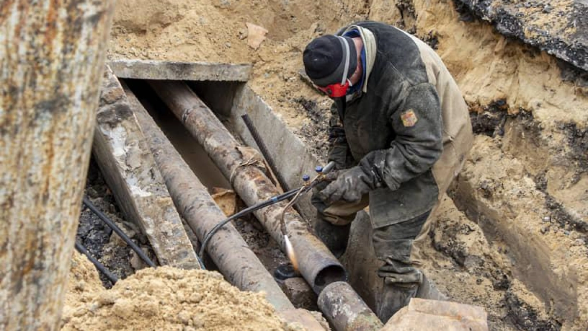 В Зернограде устраняют порыв на Карла Маркса: воду привезут по заявкам