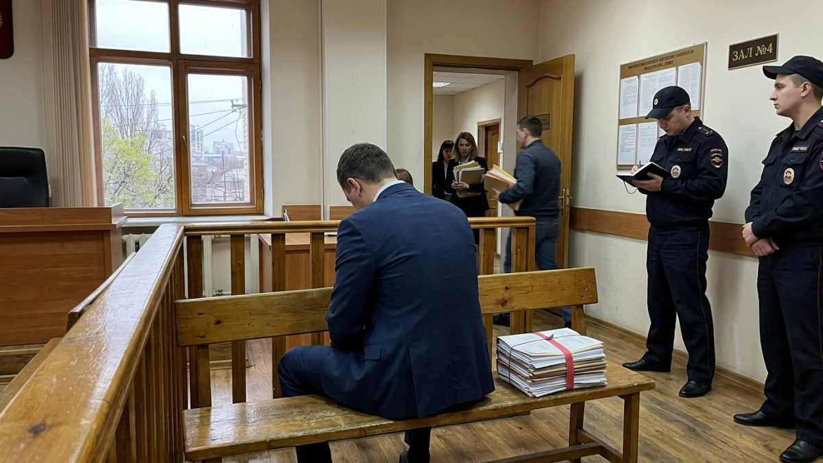 Обвиняемый в взятке экс-глава МВД Ростова попросился на СВО