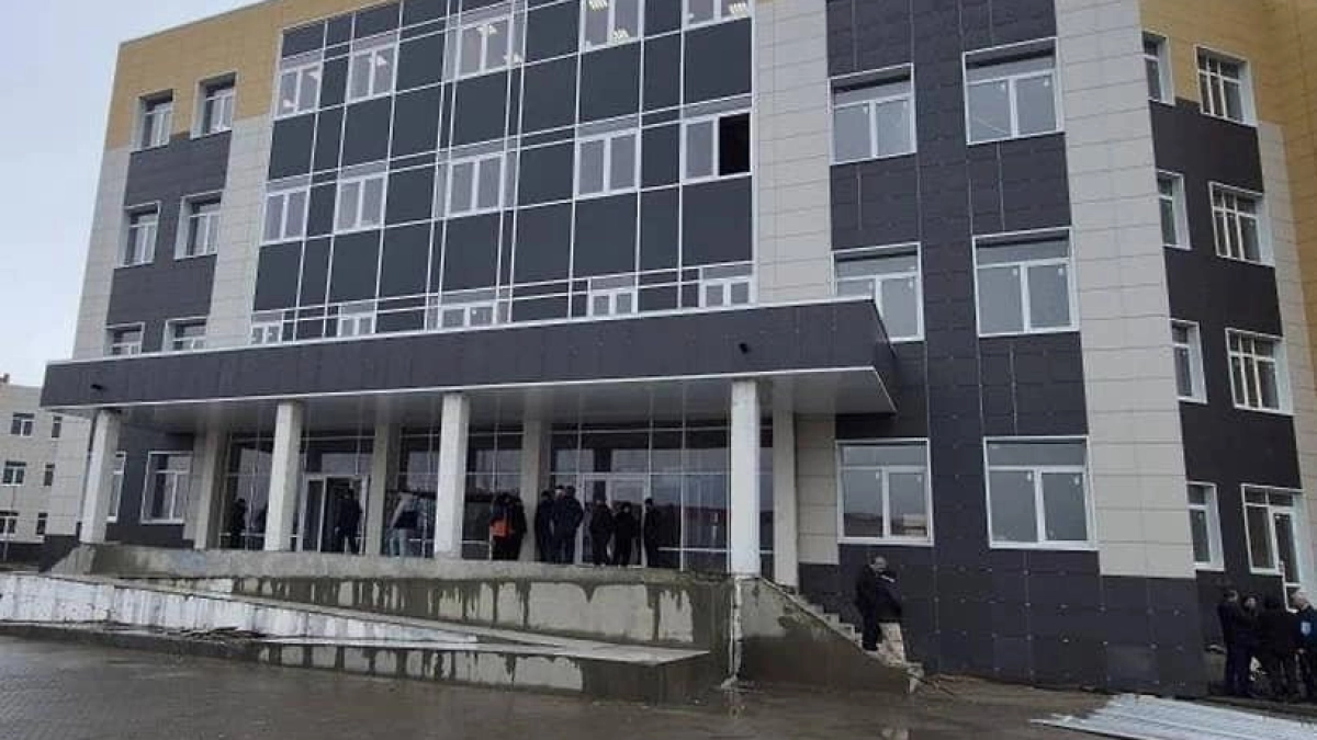 Школа в Аксае готова на 90%, но сроки сдачи под угрозой