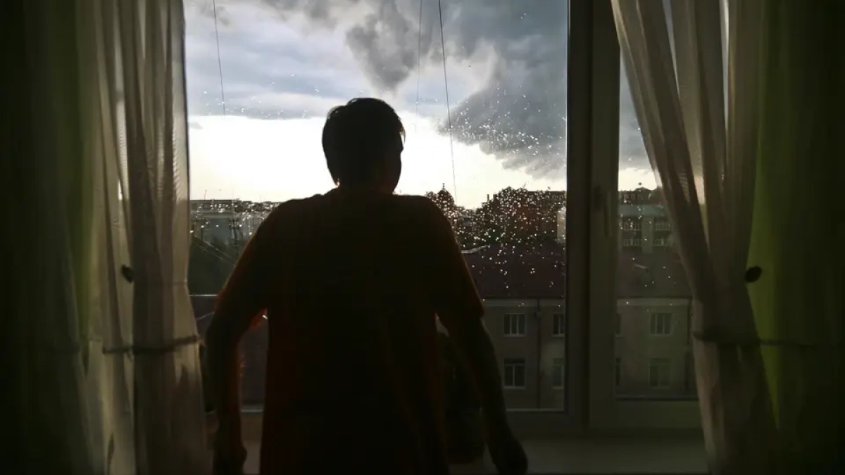 Молния ударила в квартиру жилого дома на Западном в Ростове